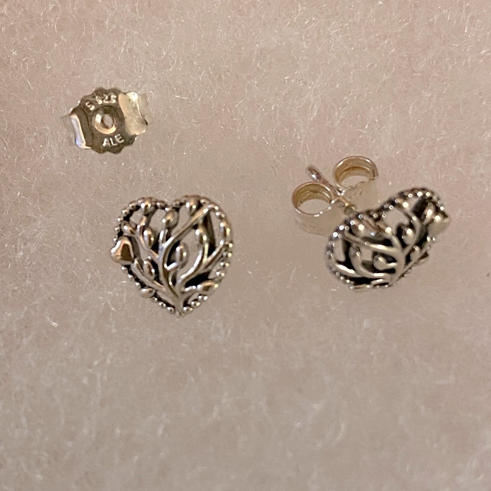 2018 Pandora Ss Flourishing hearts stud earrings 297085